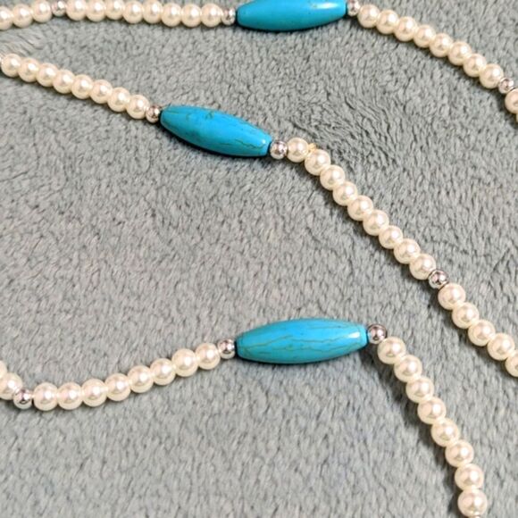 Vintage Faux Pearls and Blue Howelite Bead Necklace w/ Matching Pierced Earrings - Picture 5 of 12